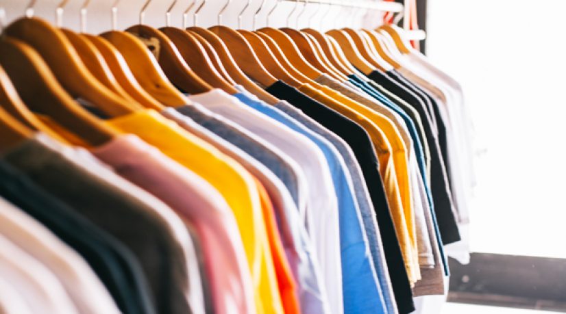 Vêtements et accessoires, pour femmes, hommes et enfants.